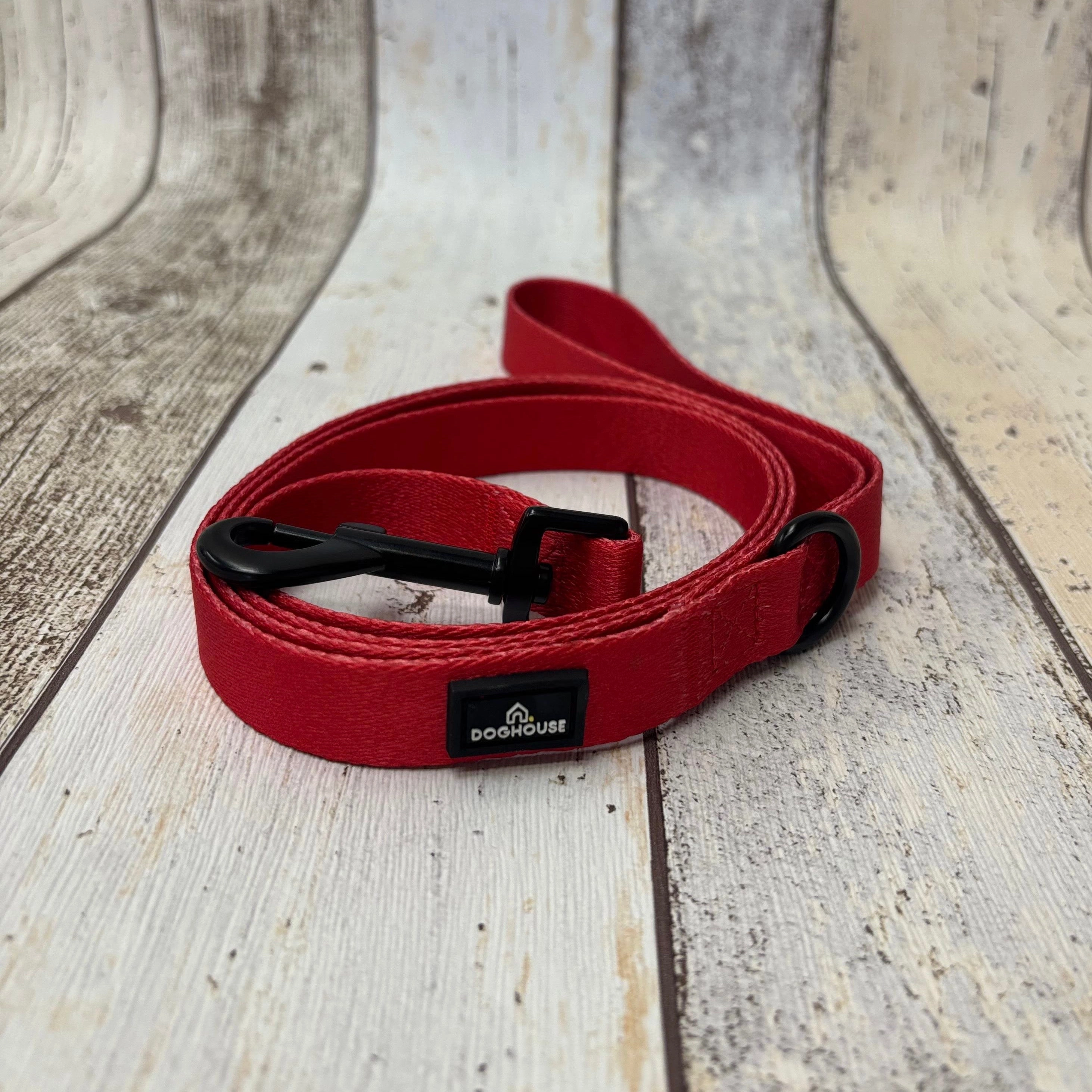 Doghouse Everyday Essential Lead in Red